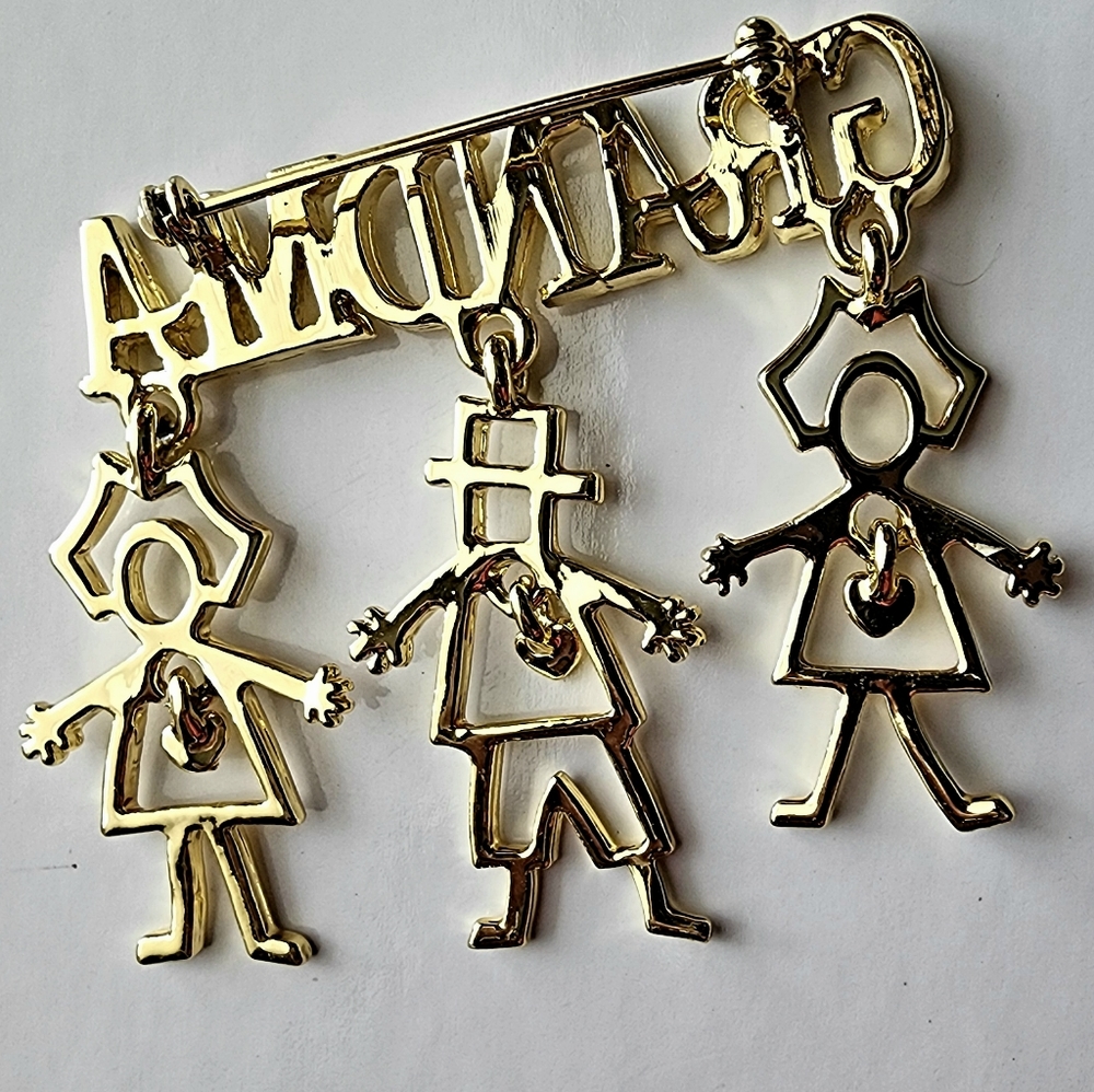 Gold Grandma brooch with family charms, gift for grandmother - Picture 6 of 6